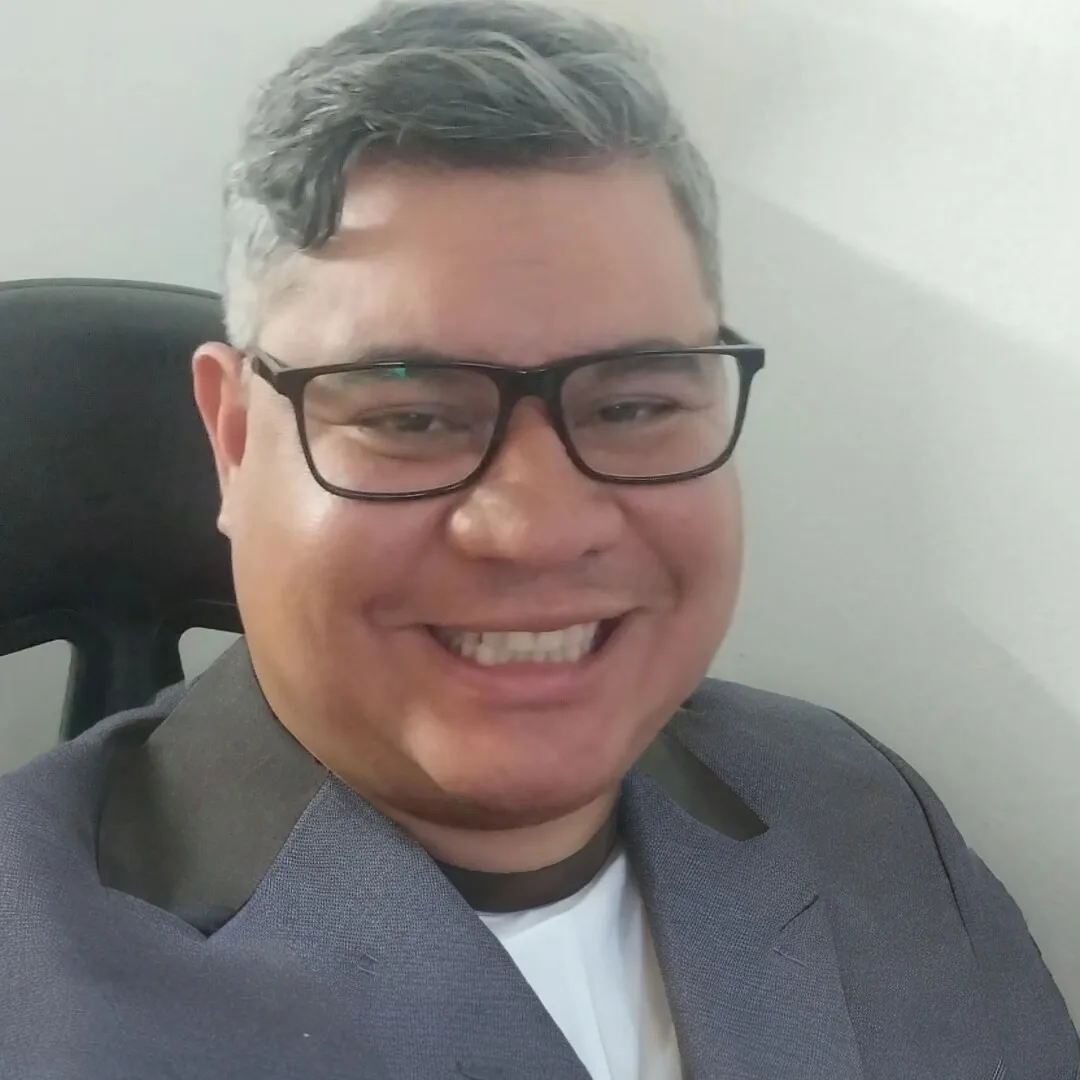 Raymond Arias - Senior Product Designer & Frontend Developer